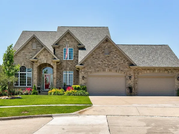 15222 Wilden Dr, Urbandale, IA 50323