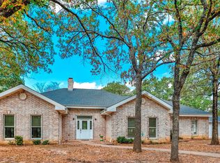 101 Tomahawk Dr, Lake Kiowa, TX 76240