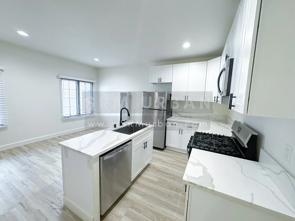 Building Photo - 3922 8th Ave #15