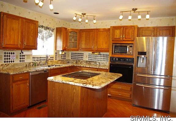 3rd image of 517 Birch Ln