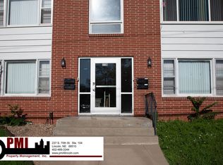2 Bedroom and 1.5 Bathroom Apartment Available For Rent!, Lincoln, NE 68502