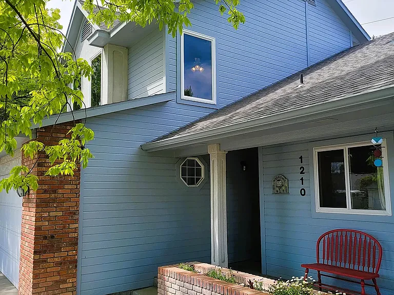 1210 Walnut Creek Ct — Photo 2