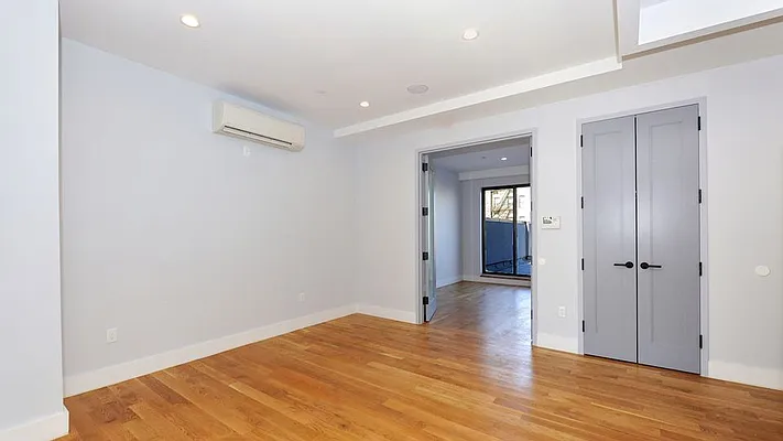 Rented by Nooklyn NYC LLC | media 49