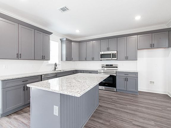 4th image of 350 Country Glen Ave