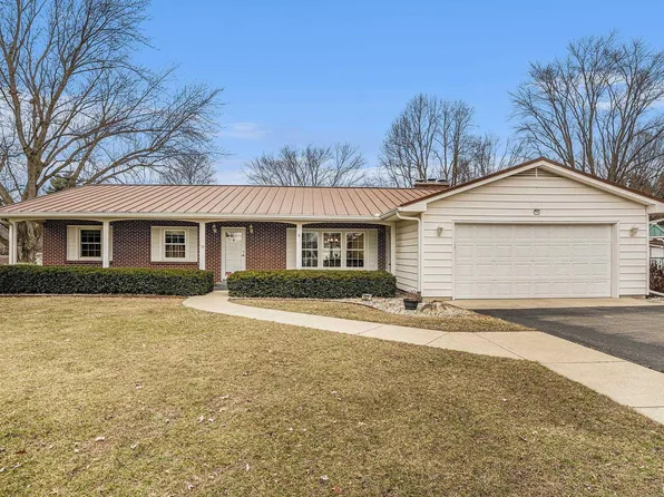 137 E Pleasant St, Etna Green, IN 46524