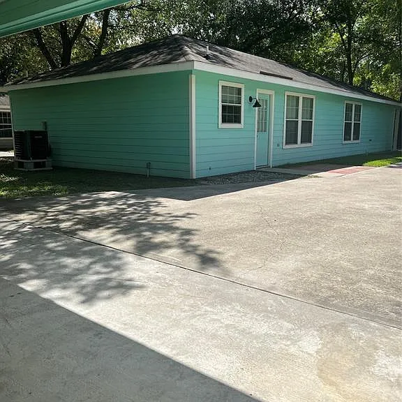 1104 E Walker St — Photo 29