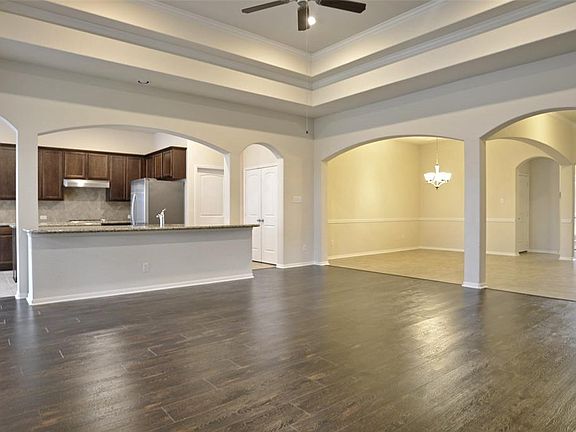 4th image of 4219 Walnut Bend Dr