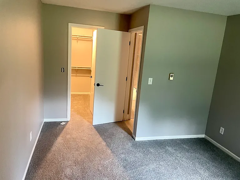 5155 Seaton Hall Dr #4 — Photo 10