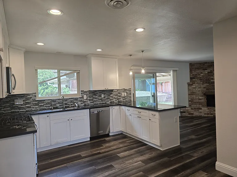 7990 Glenbar Way — Photo 4