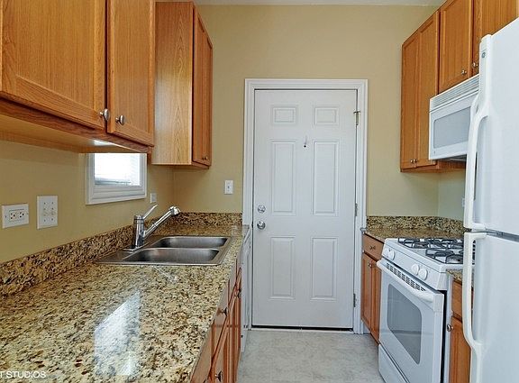 2nd image of 1845 N Honore St APT 2C