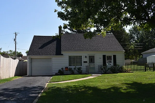 1124 N May St photo 1