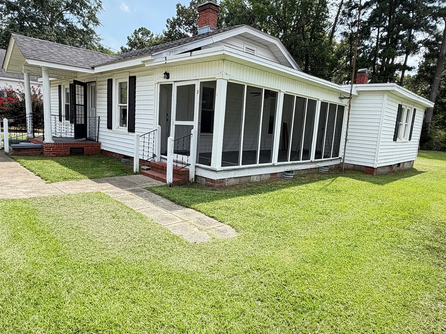 3 bed, 1377 sqft, $1,475 — Photo 2