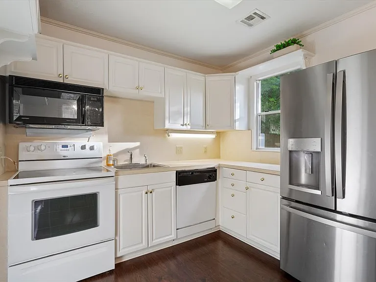 410 Rice Ave — Photo 44