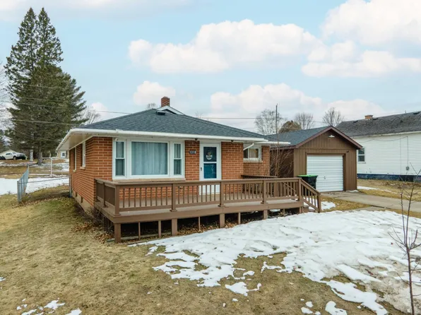 1319 N River Ave, Iron River, MI 49935