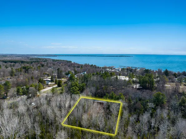 Vl S West St, Northport, MI 49670