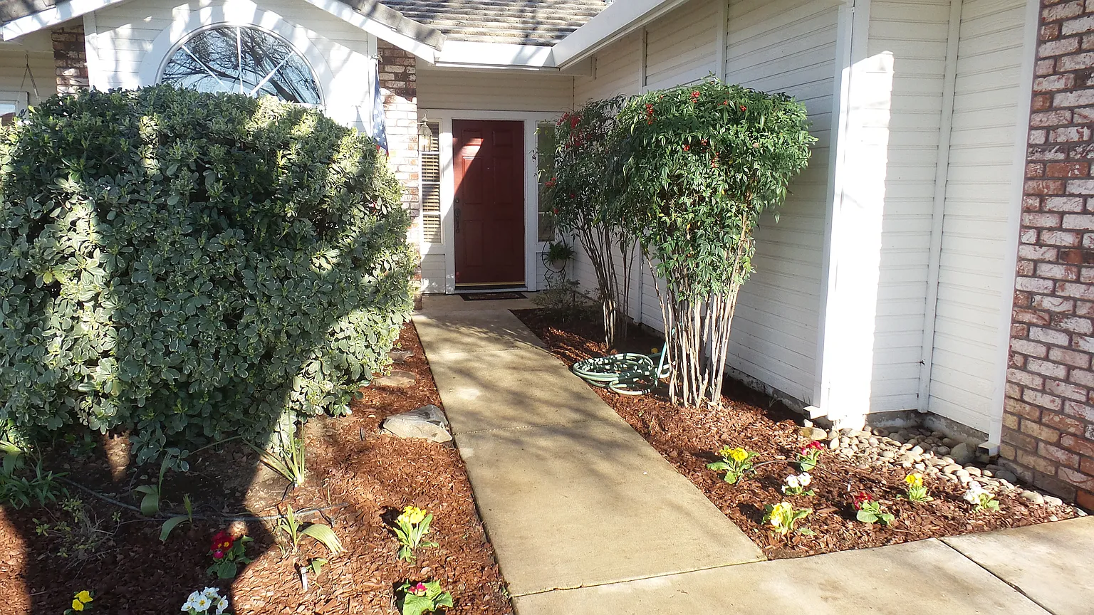 1166 Johnathan Dr photo 1