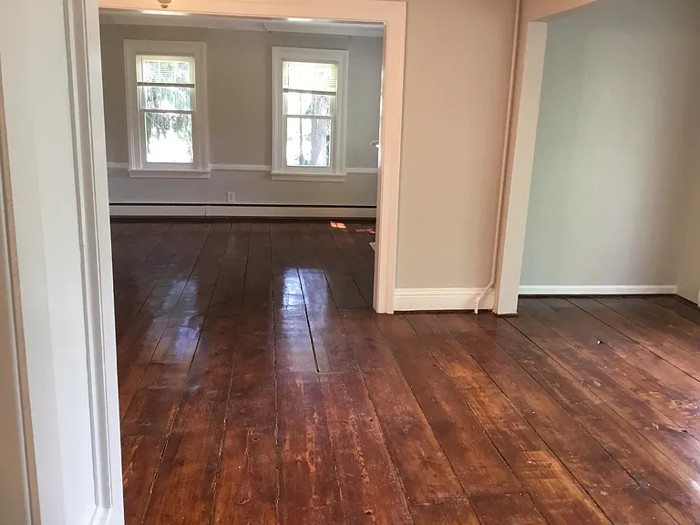 From diningroom into livingroom
