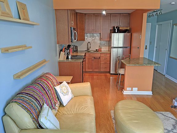 4th image of 3550 N Lake Shore Dr APT 725