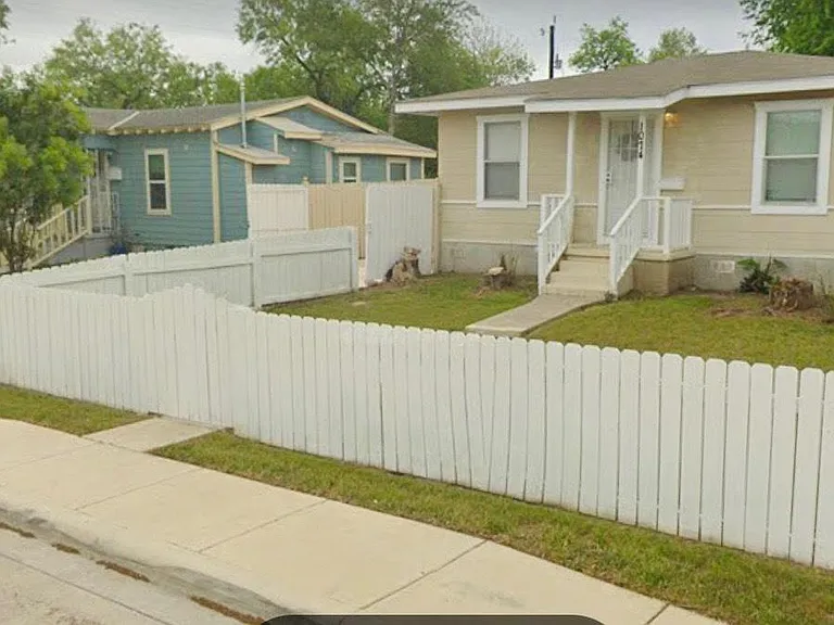 1074 Poinsettia — Photo 9