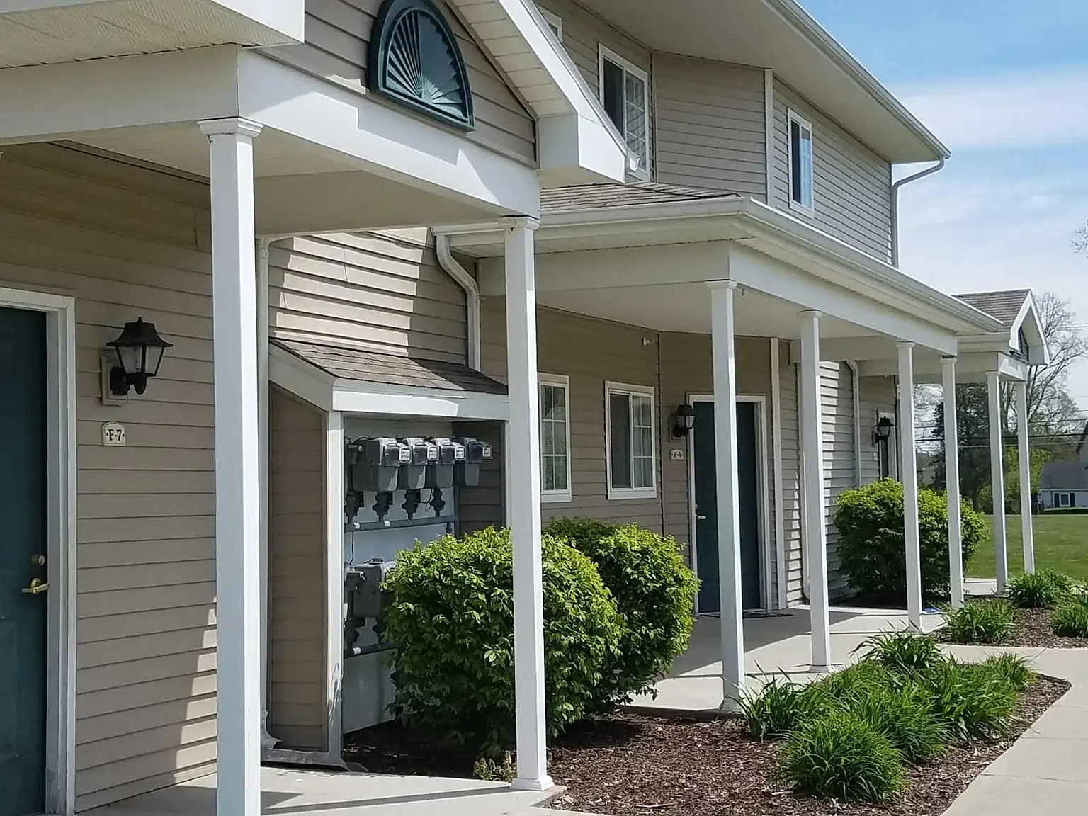 Hawks Ridge Apartments — Photo 1