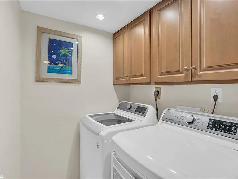 25900 Hickory Blvd #803 — Photo 36