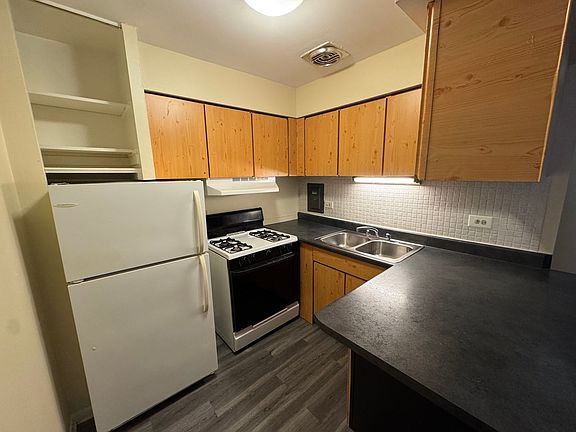 3rd image of 3160 N Cambridge Ave APT 408
