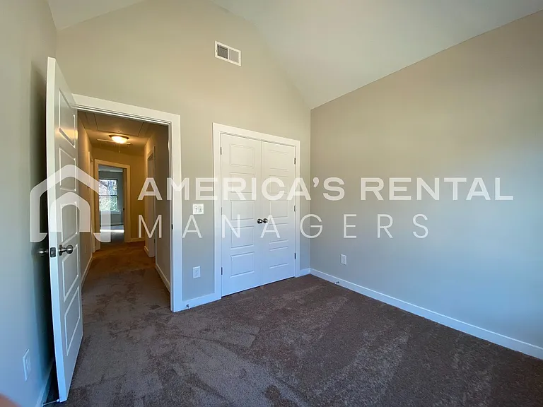 7940 Saint James Dr — Photo 24