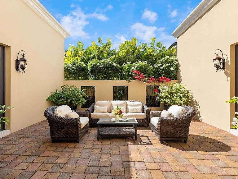 4520 Kahala Ave — Photo 3