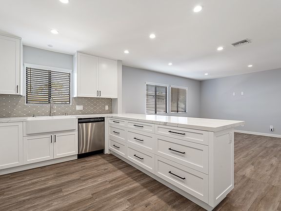 4th image of 233 Calle Miramar APT 5