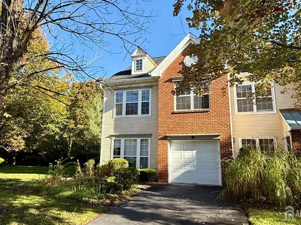 13 Lee Ct, Plainsboro, NJ 08536
