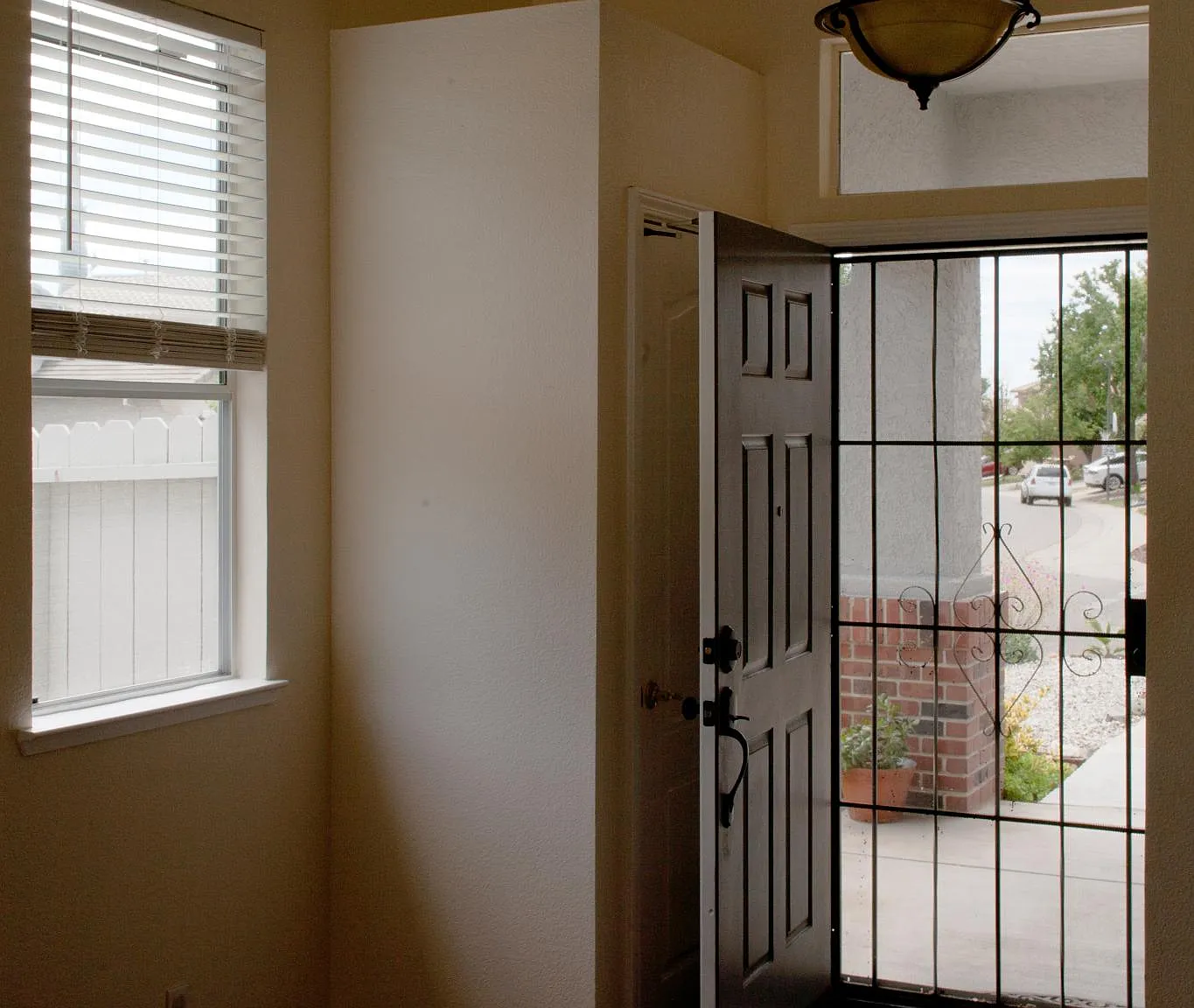 264 Hornsby Ct — Photo 3