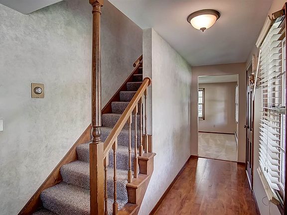 5th image of 7008 Lake Crest Ct