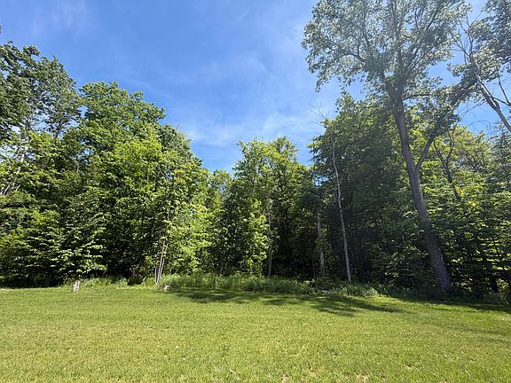 3rd image of 6306 Applewood Acres Dr NE
