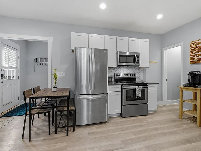 131 Eastmoreland St — Photo 27