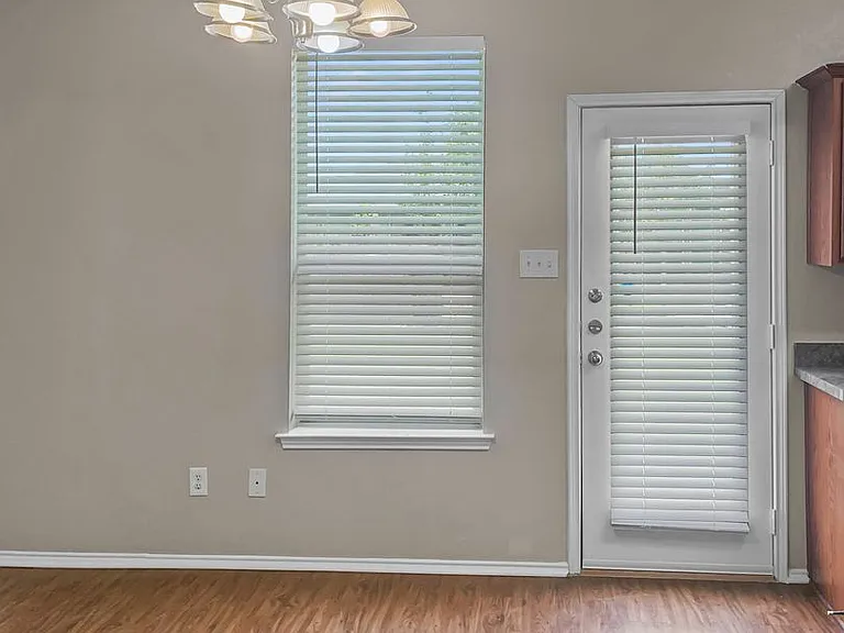 213 Long Prairie Dr — Photo 5