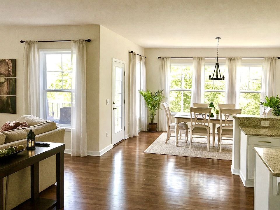 1st image of 511 Heartwood Xing