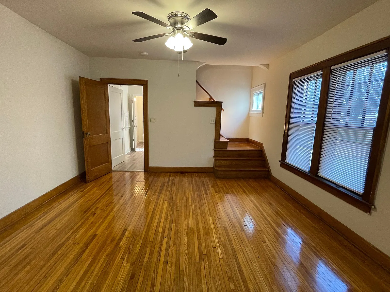 2998 Indianola Ave — Photo 4