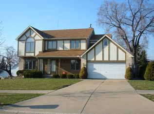 1000 Mazepa Trl, Parma, OH 44134