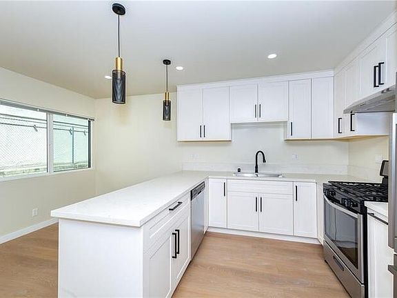 2nd image of 1001 Brickell Bay Dr