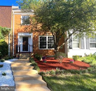 2421 Falls Place Ct, Falls Church, VA, 22043