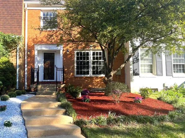 2421 Falls Place Ct, Falls Church, VA 22043