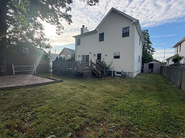 35 Willis Ave — Photo 24