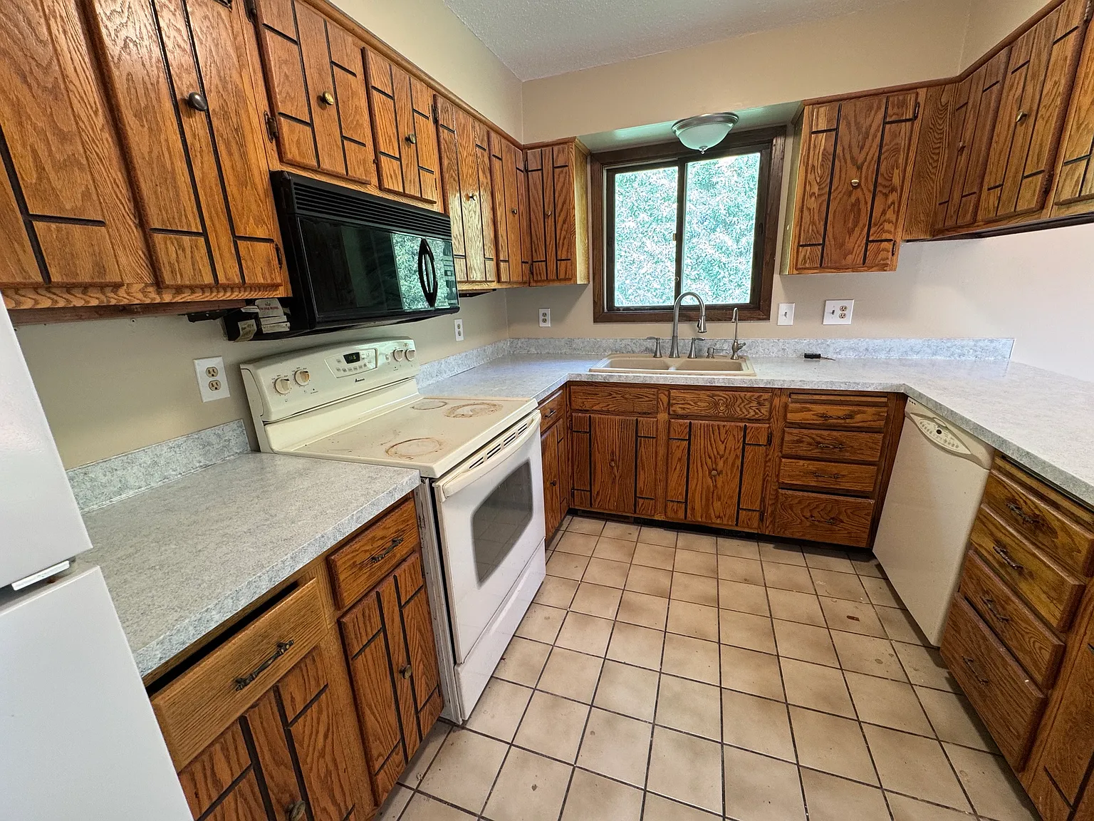 8090 Urbandale Lane North, Maple Grove — Photo 4