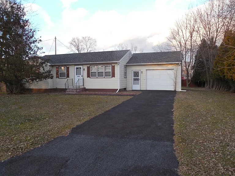 12 Livingston Pkwy #HOUSE — Photo 2