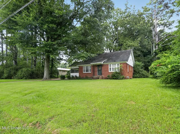 105 SE Boundary St, Holly Springs, MS 38635