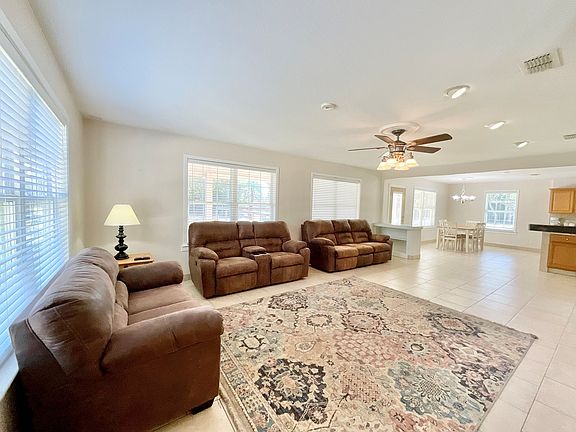 4th image of 28 S Lake Dr