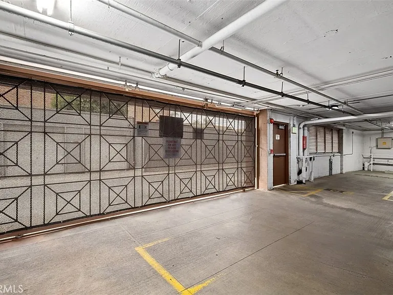 801 Pine Ave #401 — Photo 16