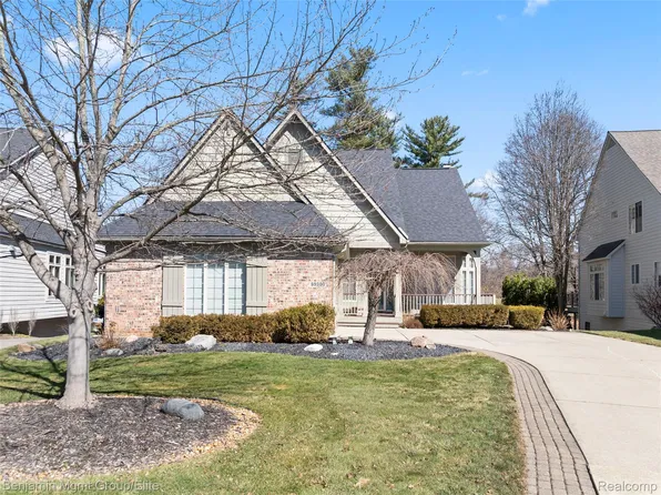 5380 Versailles Ave, Brighton, MI 48116