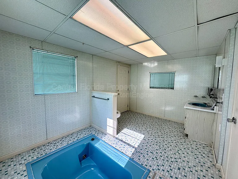 1074 Gerona Ave — Photo 19