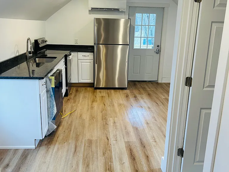 334 Brunswick St #B — Photo 7